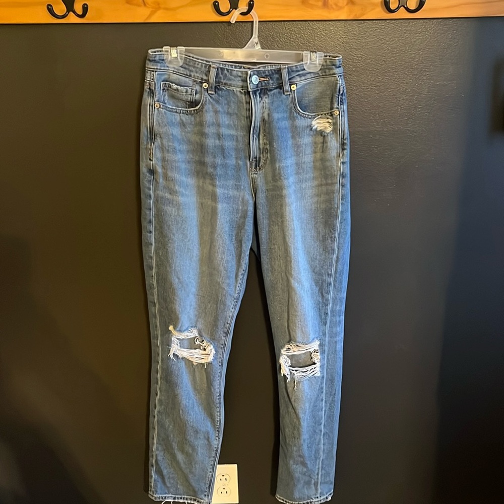 American Eagle comfort stretch waist band. mom jeans size 8 long.